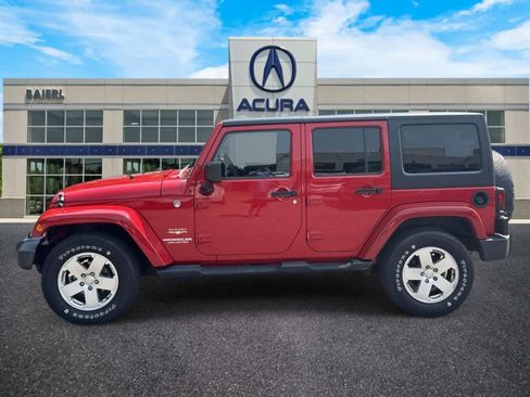 Used 2012 Jeep Wrangler Unlimited Sahara w/ Connectivity Group AWD/4WD image 2