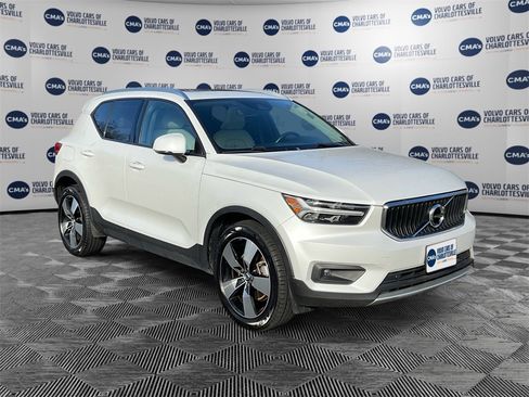 Used 2021 Volvo XC40 T5 Momentum image 7