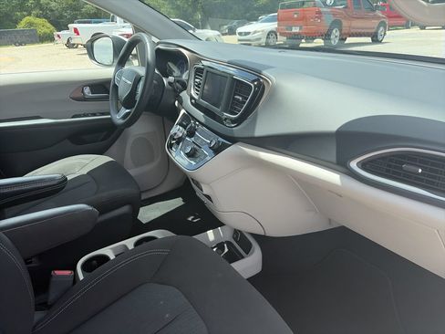 Used 2023 Chrysler Voyager LX FWD image 37