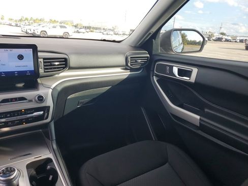 Used 2024 Ford Explorer XLT image 11