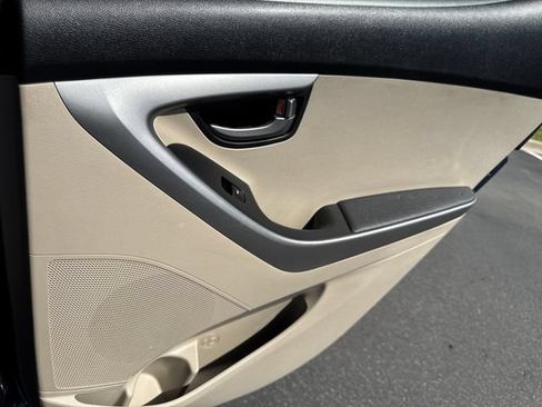 Used 2014 Hyundai Elantra SE FWD image 19