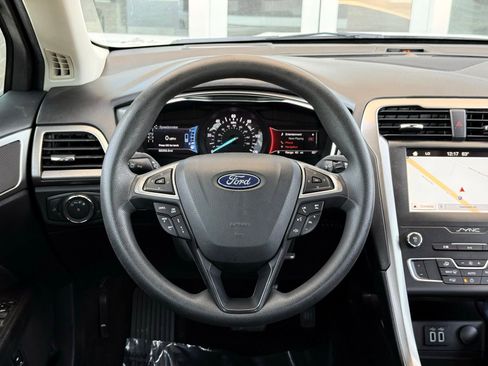 Used 2019 Ford Fusion SE FWD image 25