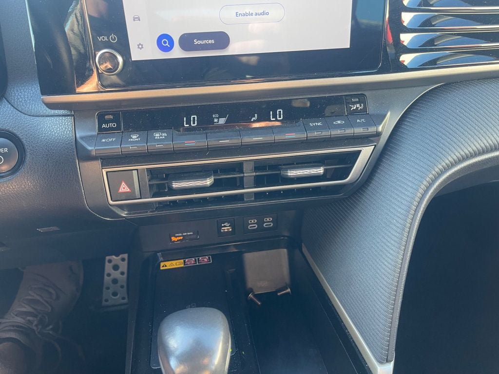 Used 2025 Toyota Camry SE FWD image 17