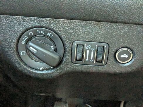 Used 2021 Dodge Challenger SXT image 21