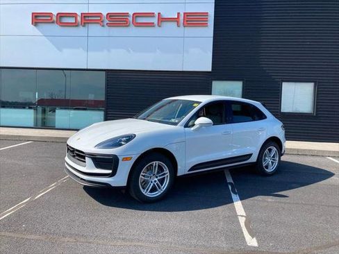 Used 2025 Porsche Macan AWD/4WD image 1