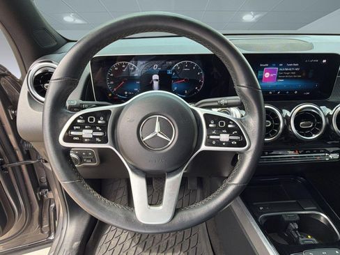 Used 2021 Mercedes-Benz GLB 250 4MATIC w/ Premium Package image 11