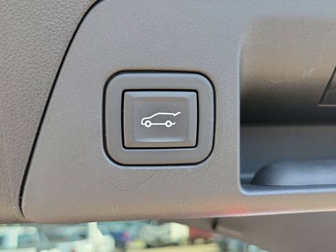 Used 2023 Buick Envision Preferred AWD/4WD image 9
