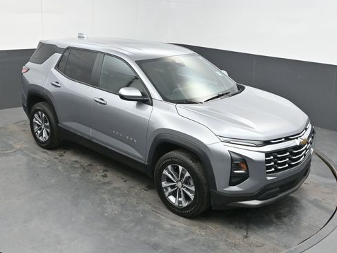 Used 2025 Chevrolet Equinox LT image 28