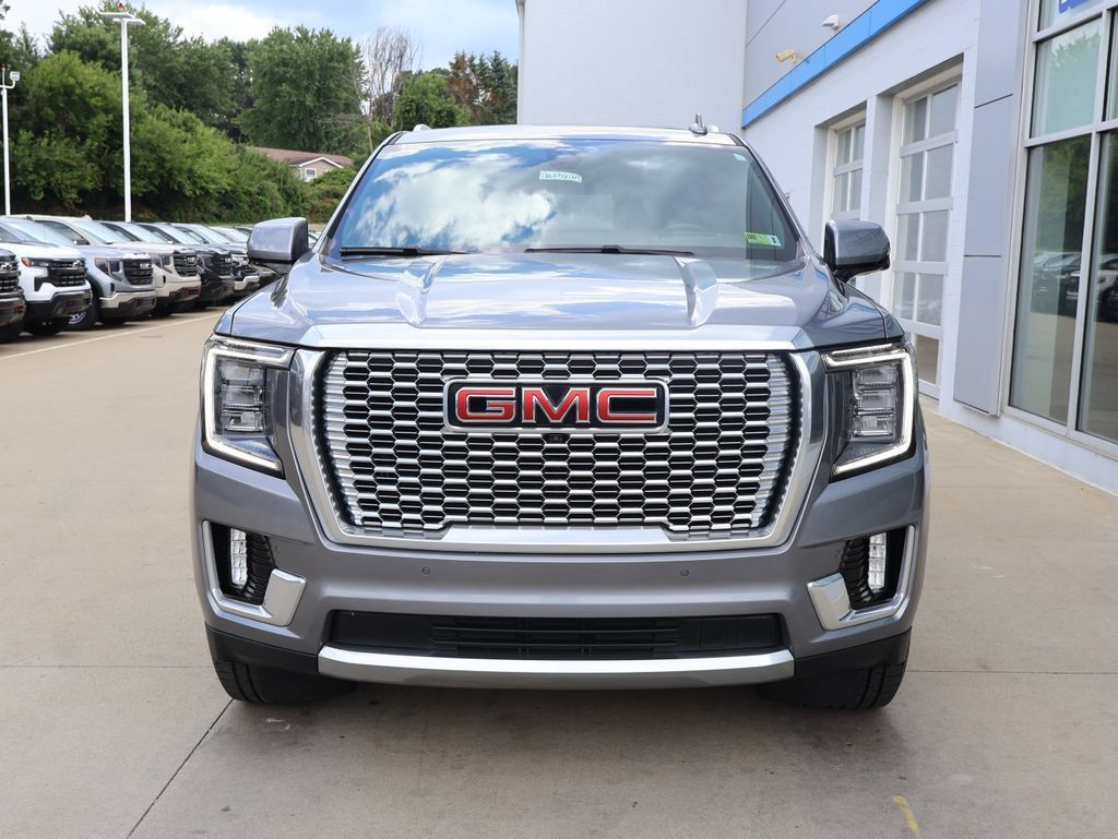 Certified 2022 GMC Yukon Denali w/ Denali Premium Package AWD/4WD image 5