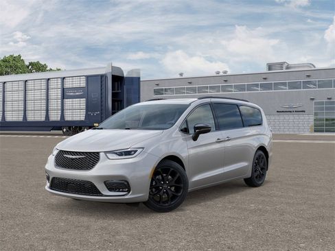 New 2026 Chrysler Pacifica Limited image 1