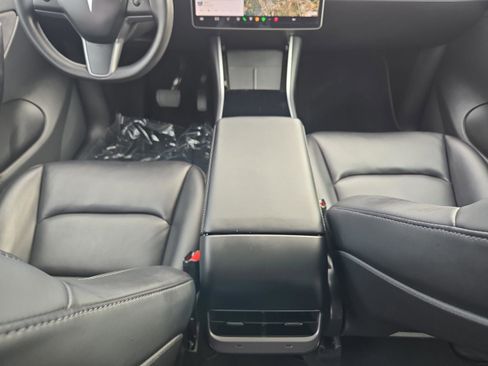 Used 2020 Tesla Model Y Long Range image 10