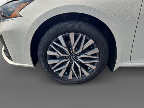 New 2025 Nissan Altima 2.5 SV image 9