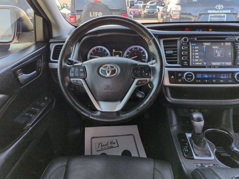 Used 2017 Toyota Highlander Limited Platinum w/ Preferred Accessory Package AWD/4WD image 13