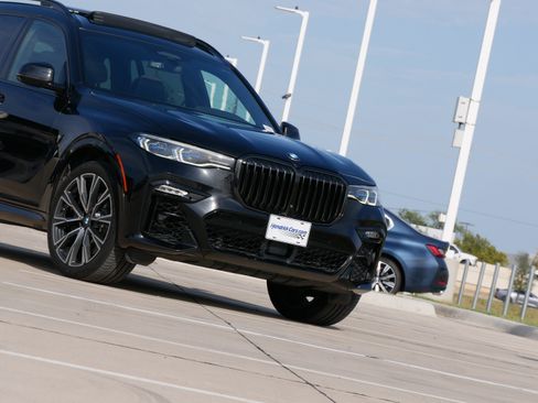 Used 2022 BMW X7 M50i AWD/4WD image 41
