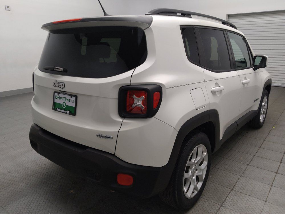 Used 2017 Jeep Renegade Latitude FWD image 9