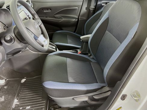 New 2025 Nissan Versa SV w/ Trunk Package FWD image 3