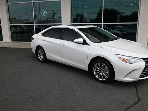 Used 2017 Toyota Camry XLE w/ Moonroof Package FWD image 7