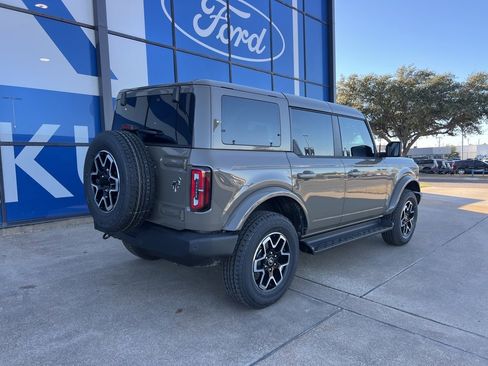 New 2025 Ford Bronco Outer Banks image 6