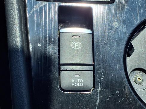 Used 2024 Nissan Rogue S FWD image 8