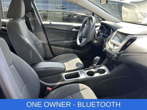 Used 2018 Chevrolet Cruze LS image 2