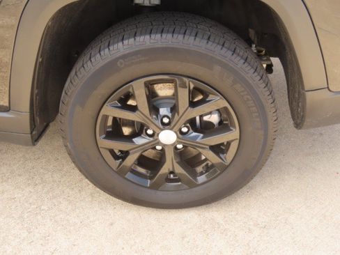 Used 2025 Jeep Grand Cherokee L Limited RWD image 16