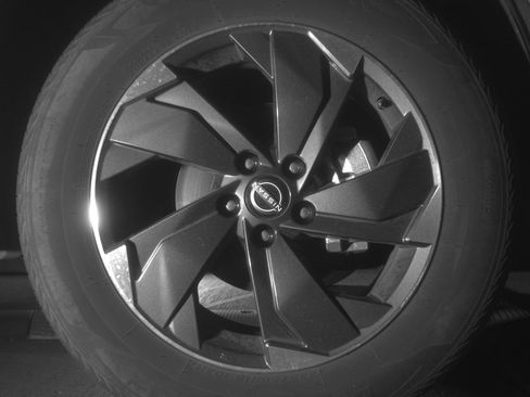 Used 2025 Nissan Rogue SV AWD/4WD image 13