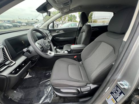 Used 2025 Kia Sportage LX FWD image 30