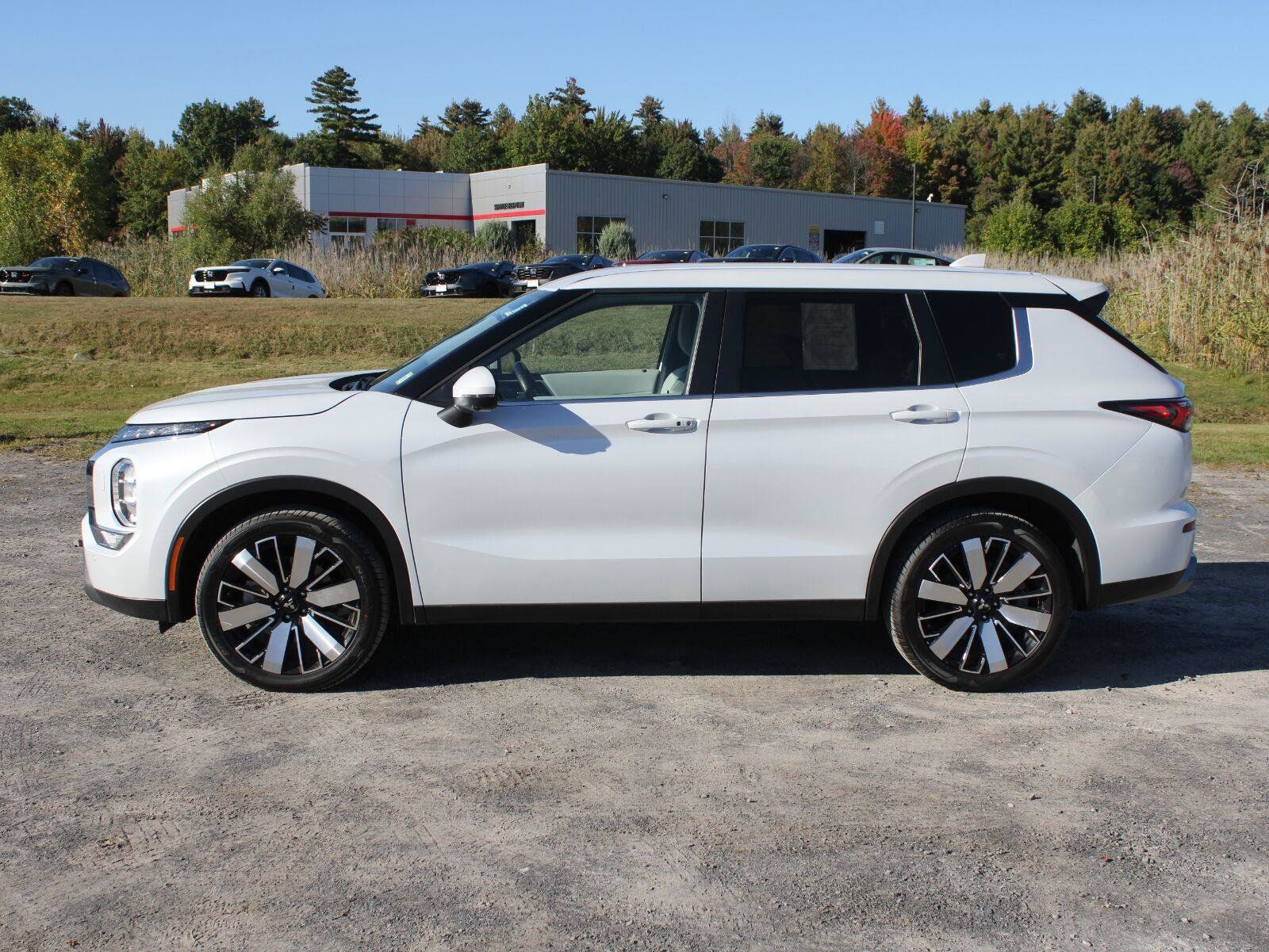 Used 2025 Mitsubishi Outlander SE AWD/4WD image 5