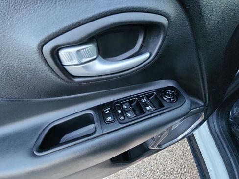 Certified 2023 Jeep Renegade Latitude image 15