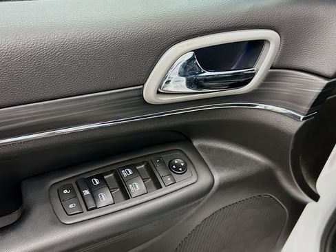 Used 2021 Jeep Grand Cherokee Limited AWD/4WD image 15