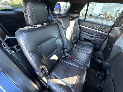 Used 2018 Ford Explorer XLT w/ Equipment Group 202A image 26