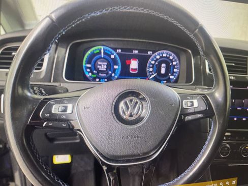 Used 2018 Volkswagen e-Golf SEL Premium w/ Driver Assistance Package FWD image 9