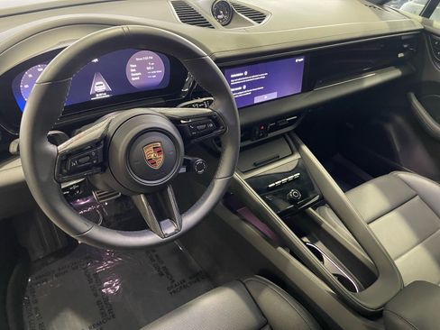 Used 2025 Porsche Macan 4S Electric AWD/4WD image 27