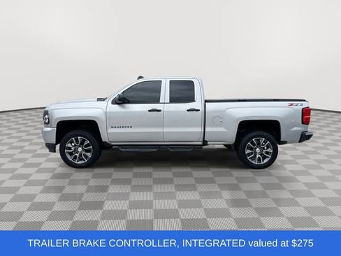 Used 2018 Chevrolet Silverado 1500 LT w/ Redline Edition AWD/4WD image 6