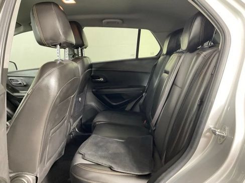 Used 2018 Chevrolet Trax LT w/ LT Convenience Package FWD image 22