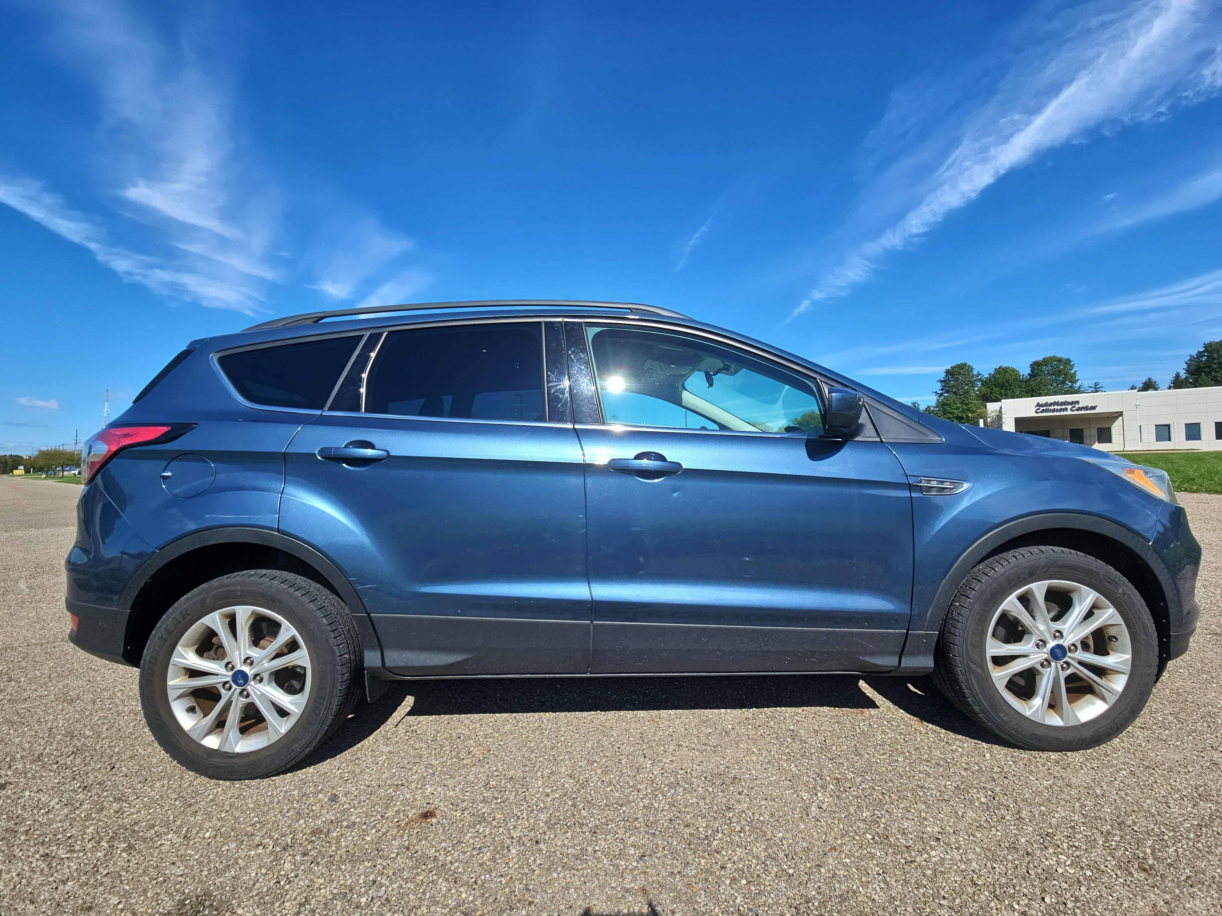 Used 2018 Ford Escape SE FWD image 3