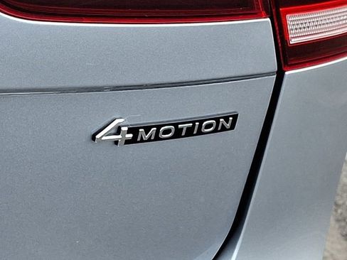 Certified 2024 Volkswagen Tiguan SE image 35