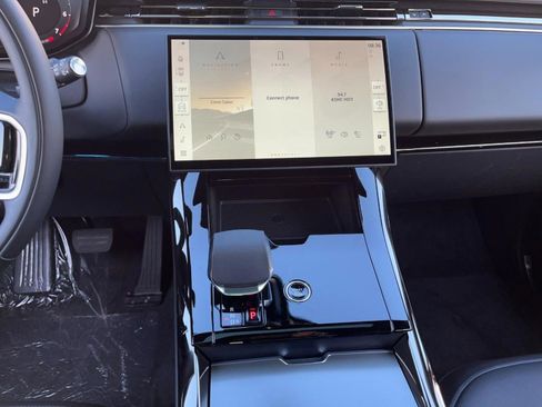 Used 2025 Land Rover Range Rover Sport SE image 11