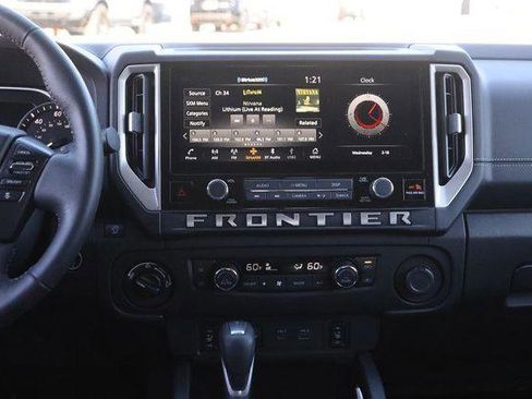 Used 2025 Nissan Frontier SV w/ SV Convenience Package image 23