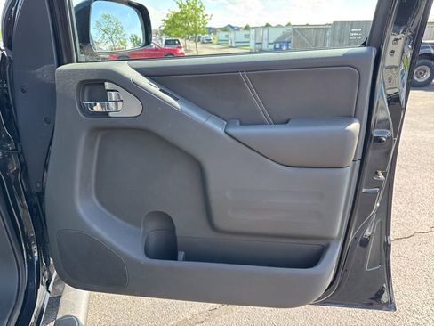 Used 2020 Nissan Frontier PRO-4X w/ Pro-4x Utility Package AWD/4WD image 40
