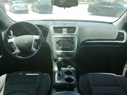 Used 2014 GMC Acadia SLE image 16