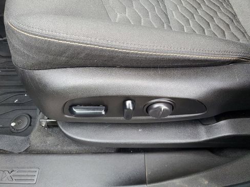 Certified 2019 Chevrolet Equinox LT w/ Sun & Navigation Package image 9