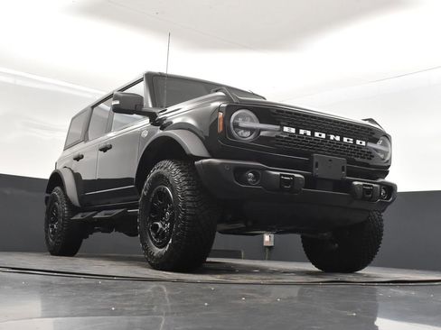 Used 2023 Ford Bronco Wildtrak image 45