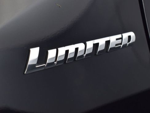 Used 2020 Toyota Tacoma Limited image 38