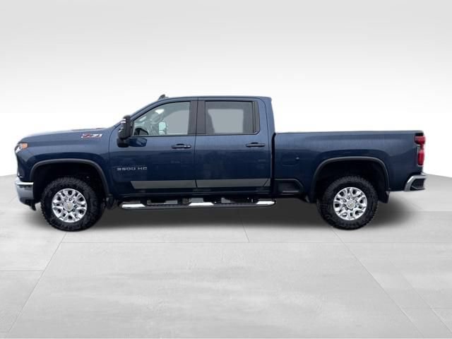 Used 2022 Chevrolet Silverado 3500 LT w/ Convenience Package AWD/4WD image 2