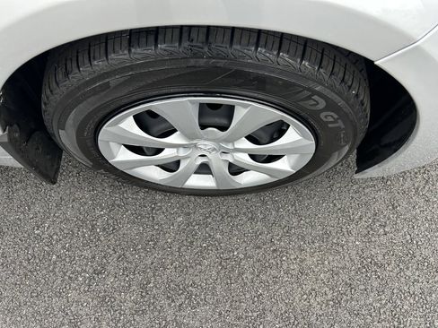 Used 2021 Toyota Corolla LE image 21