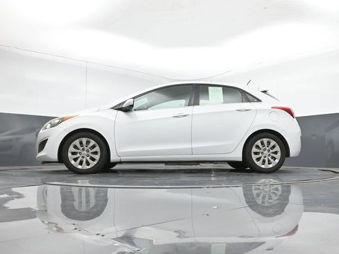 Used 2016 Hyundai Elantra GT image 39