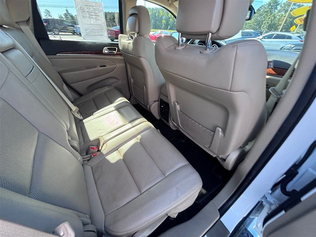 Used 2013 Jeep Grand Cherokee Limited w/ Luxury Group II AWD/4WD image 22