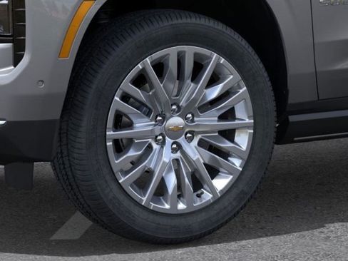 New 2025 Chevrolet Suburban High Country image 9