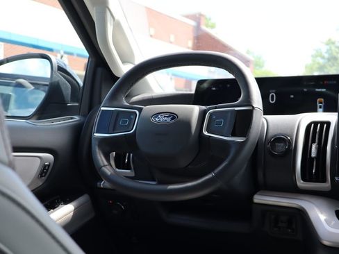 Used 2025 Ford Expedition Active AWD/4WD image 55
